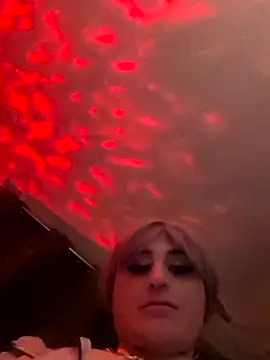 Snapshot of xLilWunx chatting on October 14, 9:10 am xLilWunx online show from October 14, 9:10 am