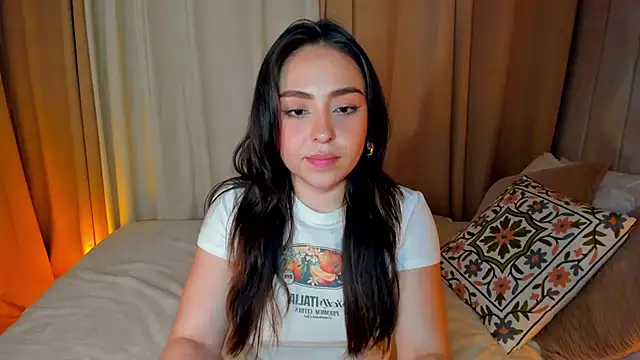 Snapshot of SofiMeza chatting on February 8, 6:01 pm SofiMeza online show from February 8, 6:01 pm