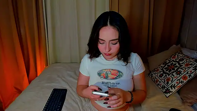 Snapshot of SofiMeza chatting on February 21, 3:10 pm SofiMeza online show from February 21, 3:10 pm