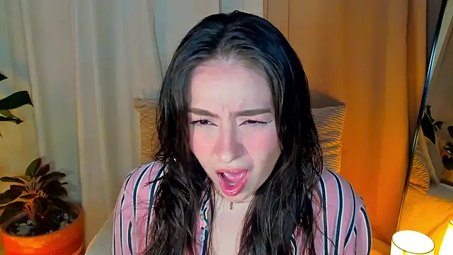 Snapshot of SofiMeza chatting on March 11, 3:12 pm SofiMeza online show from March 11, 3:12 pm