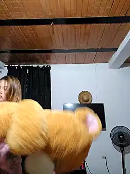 Snapshot of Sofia_Queen17 chatting on January 16, 10:32 am Sofia Queen17 online show from January 16, 10:32 am