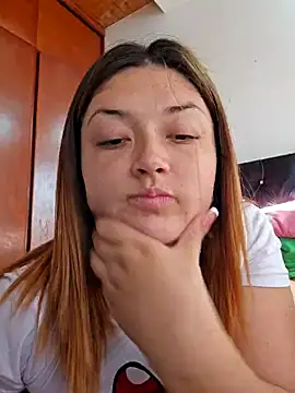 Snapshot of Sofia_Queen17 chatting on February 2, 1:08 pm Sofia Queen17 online show from February 2, 1:08 pm