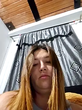 Snapshot of Sofia_Queen17 chatting on February 22, 10:18 am Sofia Queen17 online show from February 22, 10:18 am