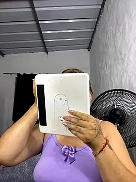 Snapshot of Sofia_Queen17 chatting on October 1, 10:43 am Sofia Queen17 online show from October 1, 10:43 am