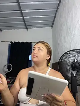 Snapshot of Sofia_Queen17 chatting on October 5, 10:24 am Sofia Queen17 online show from October 5, 10:24 am