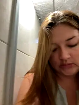 Snapshot of Sofia_Queen17 chatting on November 13, 10:47 am Sofia Queen17 online show from November 13, 10:47 am