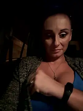 Snapshot of therealbeverlycious chatting on December 2, 8:33 pm therealbeverlycious online show from December 2, 8:33 pm