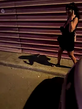 Snapshot of therealbeverlycious chatting on December 4, 8:29 pm therealbeverlycious online show from December 4, 8:29 pm