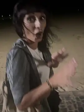 Snapshot of therealbeverlycious chatting on December 20, 8:55 pm therealbeverlycious online show from December 20, 8:55 pm