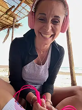 therealbeverlycious online show from March 7, 12:46 pm