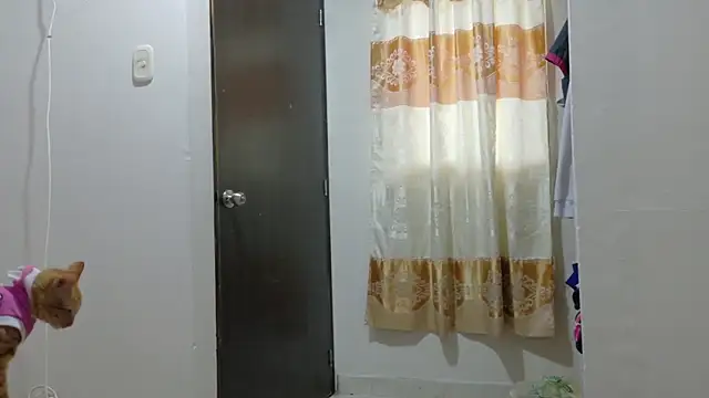 Snapshot of ladydeathz chatting on October 2, 10:39 pm ladydeathz online show from October 2, 10:39 pm