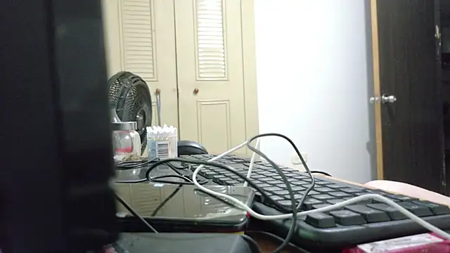 Snapshot of ladydeathz chatting on December 14, 1:22 am ladydeathz online show from December 14, 1:22 am