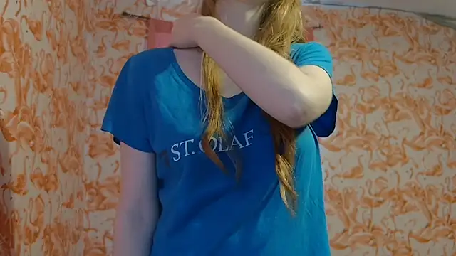 strawberrysmoothie online show from October 12, 7:35 pm