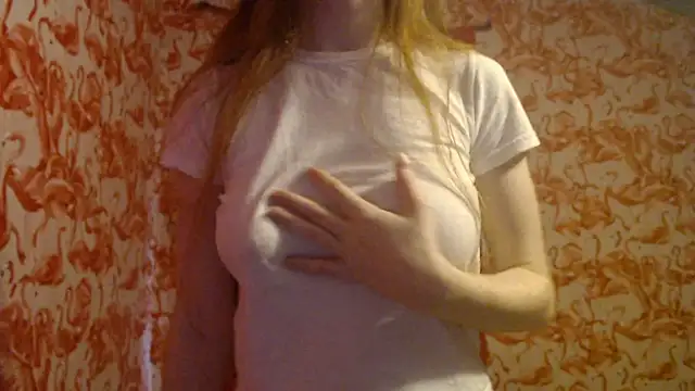 Snapshot of strawberrysmoothie chatting on August 7, 9:28 pm strawberrysmoothie online show from August 7, 9:28 pm