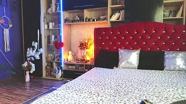 Snapshot of SeductiveCeline chatting on July 9, 9:57 am SeductiveCeline online show from July 9, 9:57 am