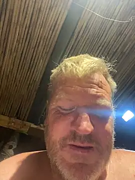 Snapshot of sexycouple109 chatting on December 24, 1:59 am sexycouple109 online show from December 24, 1:59 am