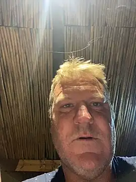 Snapshot of sexycouple109 chatting on December 27, 12:29 am sexycouple109 online show from December 27, 12:29 am