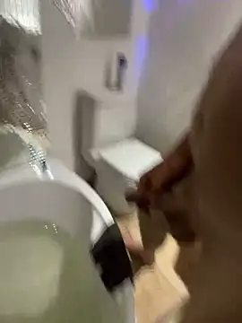 Snapshot of sexycouple109 chatting on February 10, 2:41 am sexycouple109 online show from February 10, 2:41 am