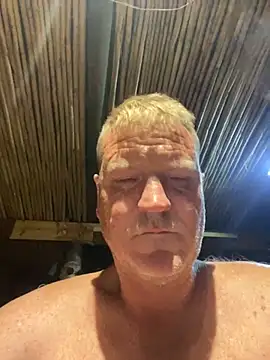 Snapshot of sexycouple109 chatting on February 12, 8:50 pm sexycouple109 online show from February 12, 8:50 pm