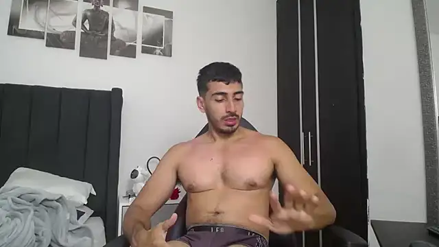 Snapshot of muscle_ares chatting on February 3, 12:25 pm muscle ares online show from February 3, 12:25 pm