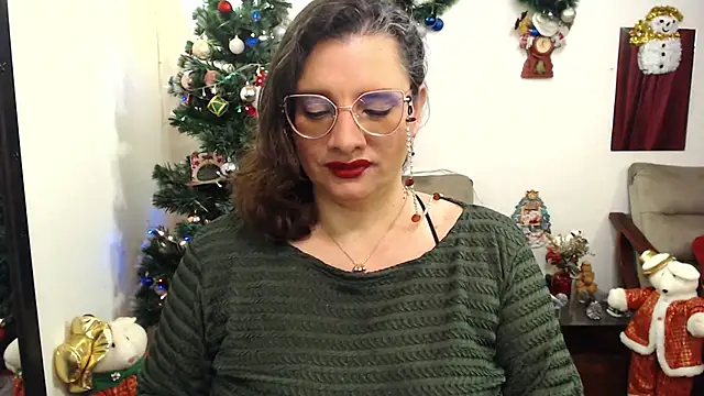 Snapshot of Aleja_Gonzales chatting on December 25, 8:07 am Aleja Gonzales online show from December 25, 8:07 am