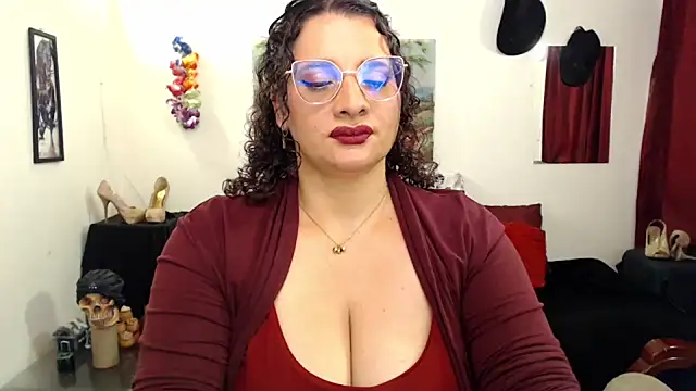 Snapshot of Aleja_Gonzales chatting on January 27, 9:44 pm Aleja Gonzales online show from January 27, 9:44 pm