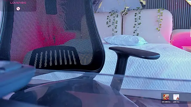 Agathaargent  online show from March 8, 2:10 pm