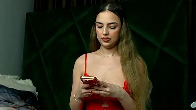 ScarletColes online show from February 15, 12:40 am