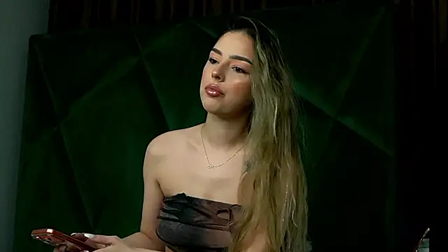 ScarletColes online show from March 5, 11:45 pm