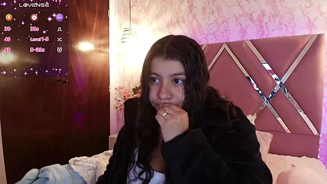 Snapshot of Miaa_Smiith1 chatting on February 20, 12:15 pm Miaa Smiith1 online show from February 20, 12:15 pm