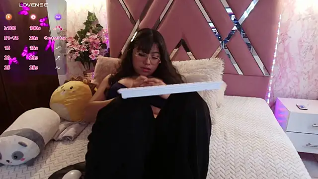 Snapshot of Miaa_Smiith1 chatting on March 8, 3:24 pm Miaa Smiith1 online show from March 8, 3:24 pm