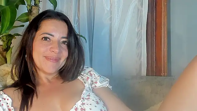 Snapshot of Capriijonesxxx chatting on December 7, 3:47 am Capriijonesxxx online show from December 7, 3:47 am