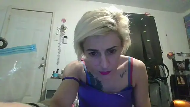 Snapshot of watermellonpussy chatting on May 20, 9:37 am watermellonpussy online show from May 20, 9:37 am