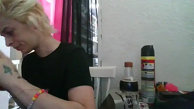 Snapshot of watermellonpussy chatting on May 21, 5:20 pm watermellonpussy online show from May 21, 5:20 pm