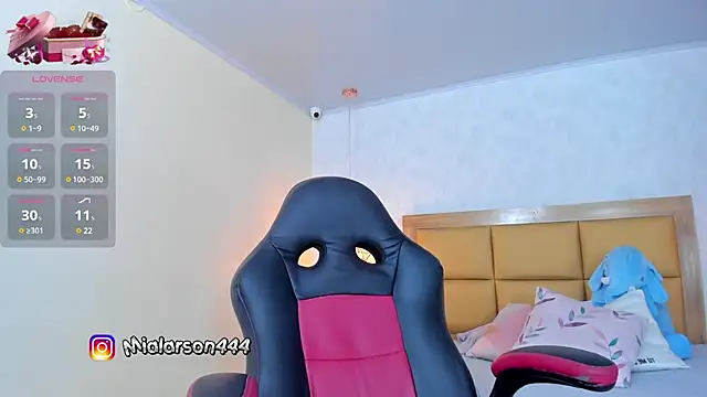 LARSONMIA online show from February 18, 12:06 pm