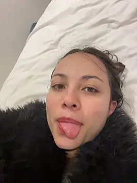 Snapshot of Megan_Rodrigo chatting on June 17, 5:21 am Megan Rodrigo online show from June 17, 5:21 am