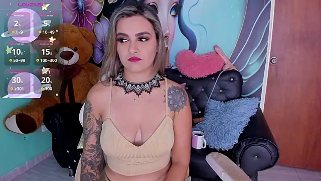 mia bigtits17 online show from February 22, 7:23 pm