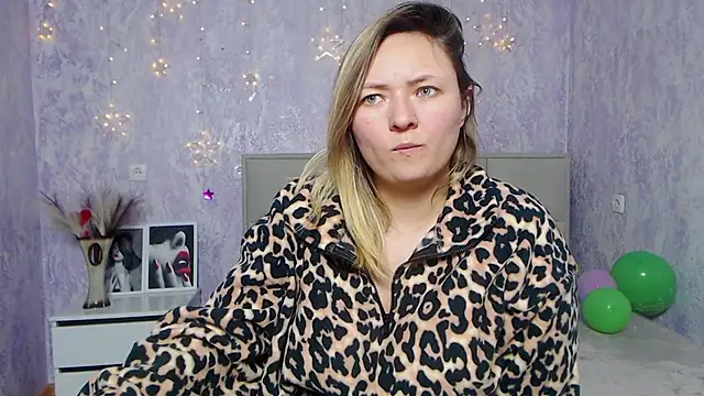 Snapshot of SallyVerda chatting on January 17, 9:28 pm SallyVerda online show from January 17, 9:28 pm