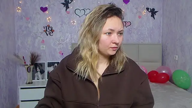 Snapshot of SallyVerda chatting on February 3, 6:56 am SallyVerda online show from February 3, 6:56 am