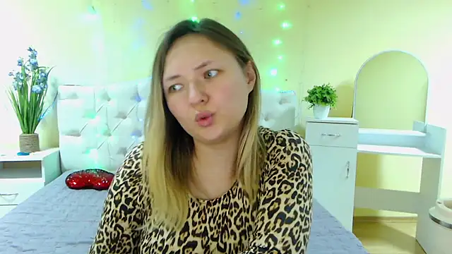 Snapshot of SallyVerda chatting on February 6, 12:43 am SallyVerda online show from February 6, 12:43 am