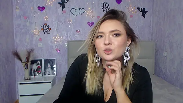 Snapshot of SallyVerda chatting on February 9, 4:36 am SallyVerda online show from February 9, 4:36 am