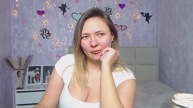 Snapshot of SallyVerda chatting on February 13, 1:40 am SallyVerda online show from February 13, 1:40 am