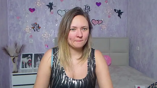 Snapshot of SallyVerda chatting on February 14, 5:19 am SallyVerda online show from February 14, 5:19 am