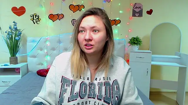 Snapshot of SallyVerda chatting on February 14, 6:19 pm SallyVerda online show from February 14, 6:19 pm