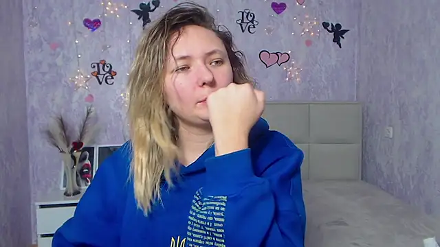 Snapshot of SallyVerda chatting on February 21, 1:00 am SallyVerda online show from February 21, 1:00 am