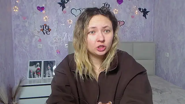 Snapshot of SallyVerda chatting on February 21, 6:48 pm SallyVerda online show from February 21, 6:48 pm