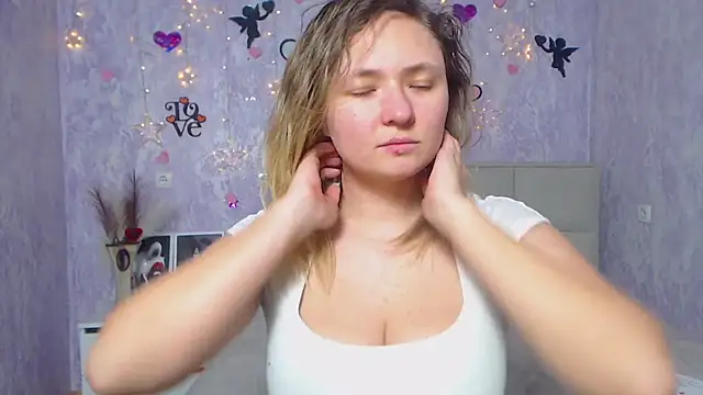 Snapshot of SallyVerda chatting on February 22, 4:18 am SallyVerda online show from February 22, 4:18 am