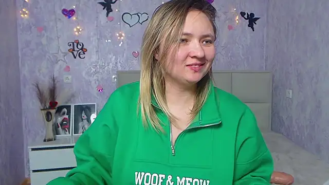 Snapshot of SallyVerda chatting on February 25, 4:03 am SallyVerda online show from February 25, 4:03 am