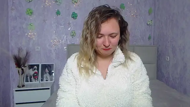 Snapshot of SallyVerda chatting on March 18, 9:53 pm SallyVerda online show from March 18, 9:53 pm