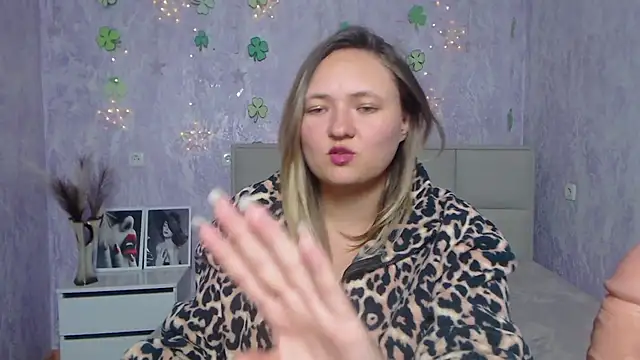 Snapshot of SallyVerda chatting on March 21, 4:39 am SallyVerda online show from March 21, 4:39 am